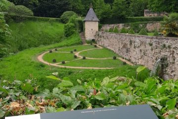 © Balade Jean de Chasteauneuf | Château de La Batisse - Château de La Batisse