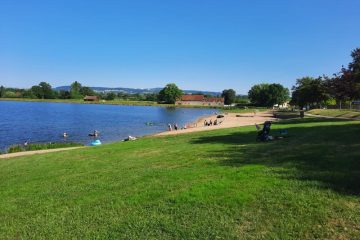 © Baignade - Plan d'eau de la Loge - Combrailles Auvergne Tourisme