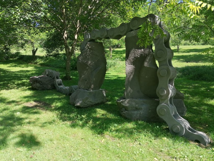 Exposition : Une pierre dans mon jardin | Château de la Batisse