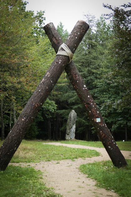 © Menhir du Bois des Brosses - Hélène Viennet