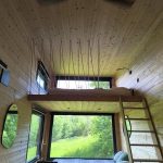 © Moose tiny house Les CHaumes - ventilateur au plafond pour plus de fraîcheur - Moose