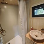 © Moose tiny house Ambur - Une salle d'eau grand confort - Moose