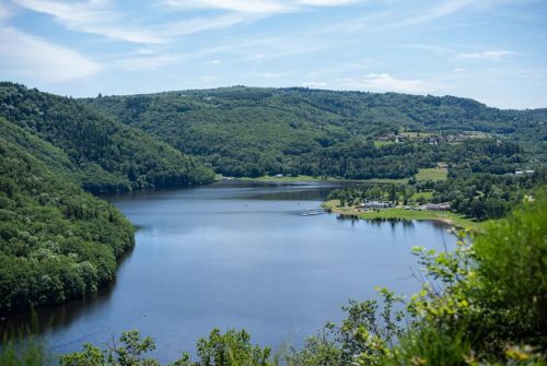 Le plan d'eau des Fades-Besserve - Les balades de Léa et Tino